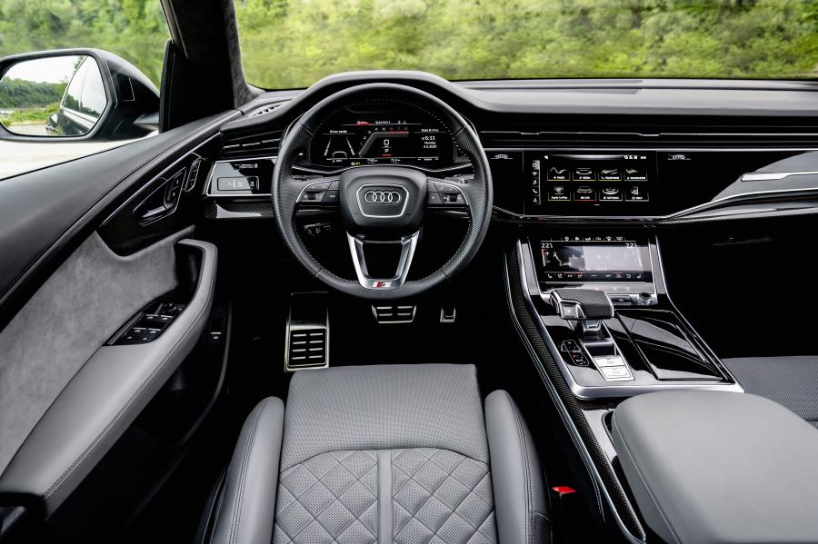 Торпедо Audi SQ8 TFSI 2020 года  (WW) (фото 15 из 20)